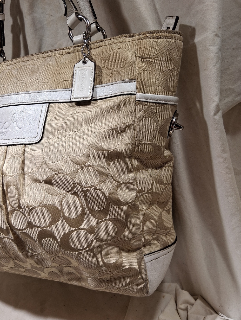 Large Pleated Coach Gallery Tote - Picture 3 of 12